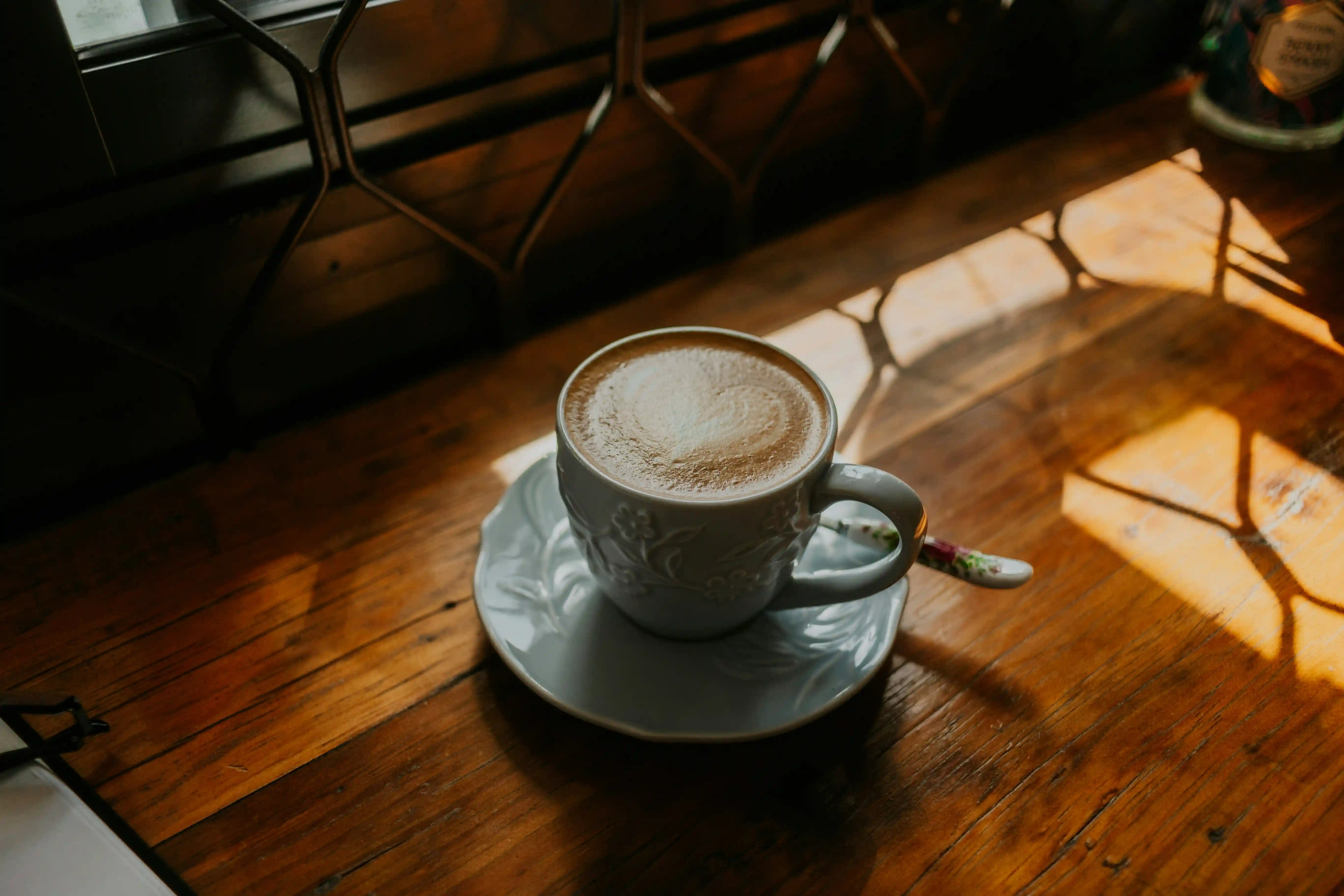 Vue depuis la fenêtre du café Le Grain